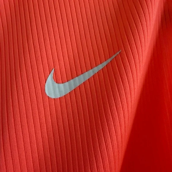 NWOT Nike Women's Dri-Fit Cropped Twist Training Tank Top - Picture 4 of 6